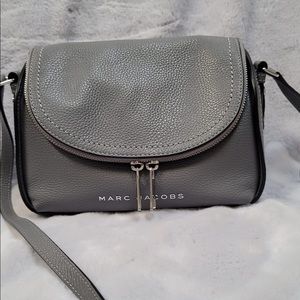 Marc Jacobs leather messenger bag. Barely used, like new. Peppled grey leather.